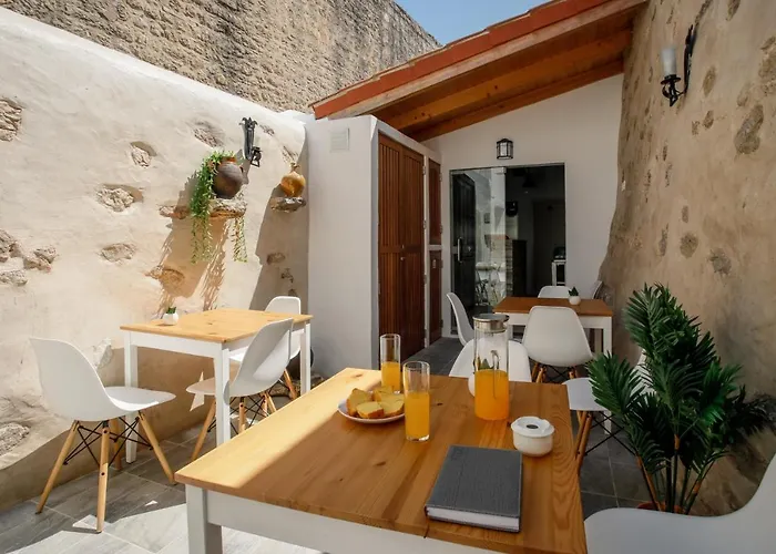 לינה וארוחת בוקר Patio House אובידוס