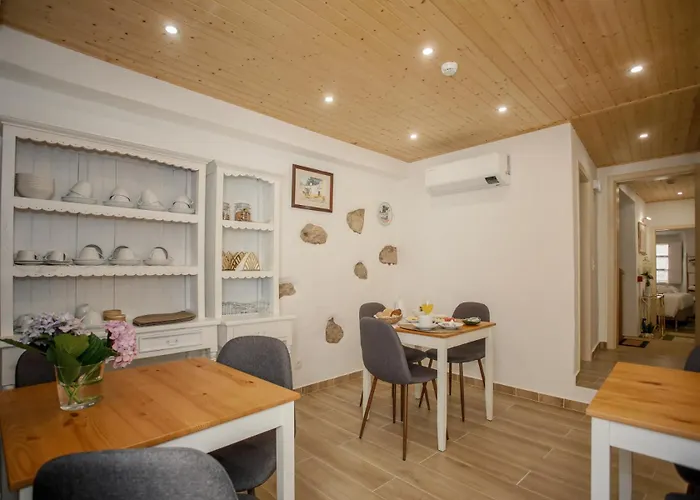 Patio House לינה וארוחת בוקר אובידוס